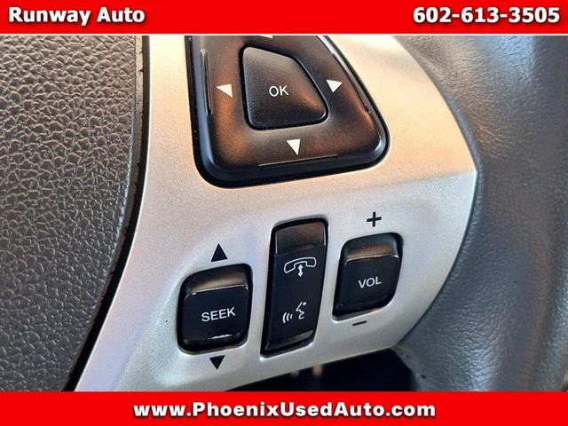 Photo of 2013 White Ford Edge