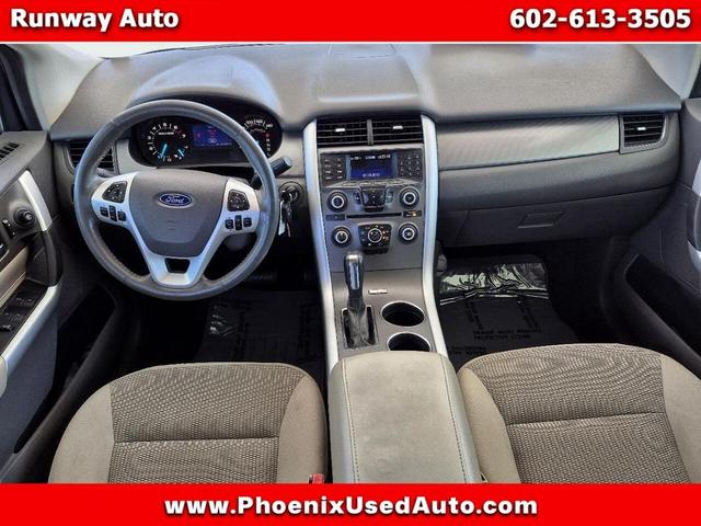 Photo of 2013 White Ford Edge