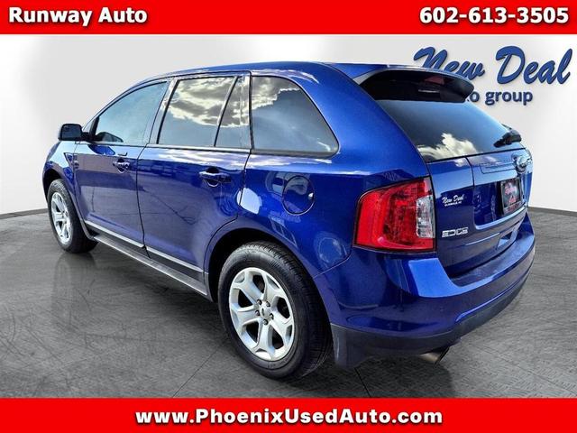 Photo of 2013 White Ford Edge