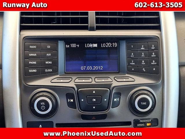 Photo of 2013 White Ford Edge