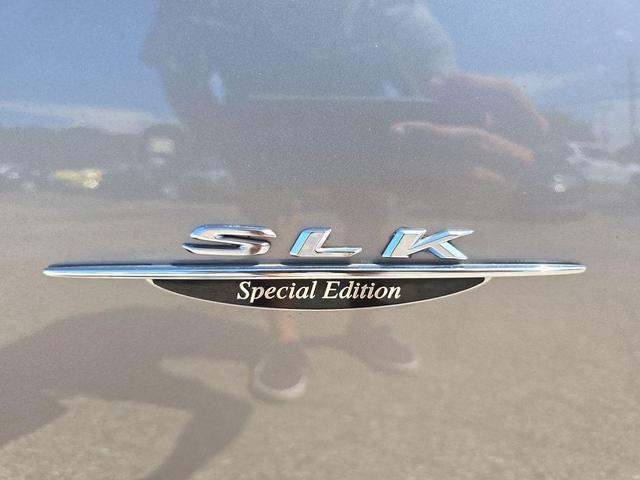 Photo of 2004 Pewter Metallic Mercedes-Benz SLK-Class