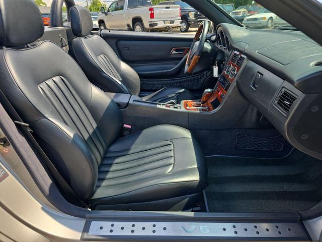 Photo of 2004 Pewter Metallic Mercedes-Benz SLK-Class