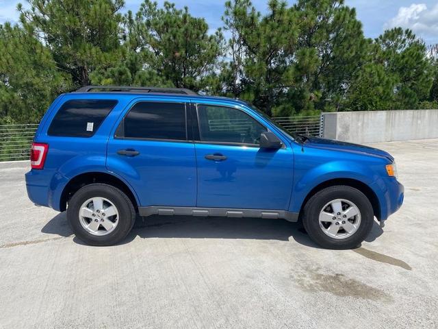 Photo of 2012 Blue Flame Metallic Ford Escape
