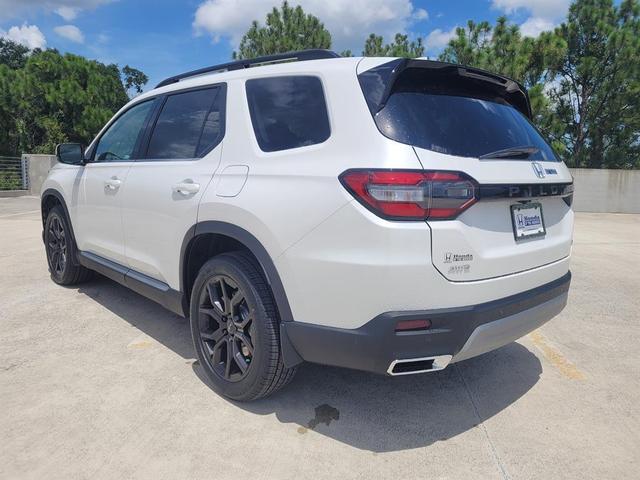Photo of 2025 White Honda Pilot