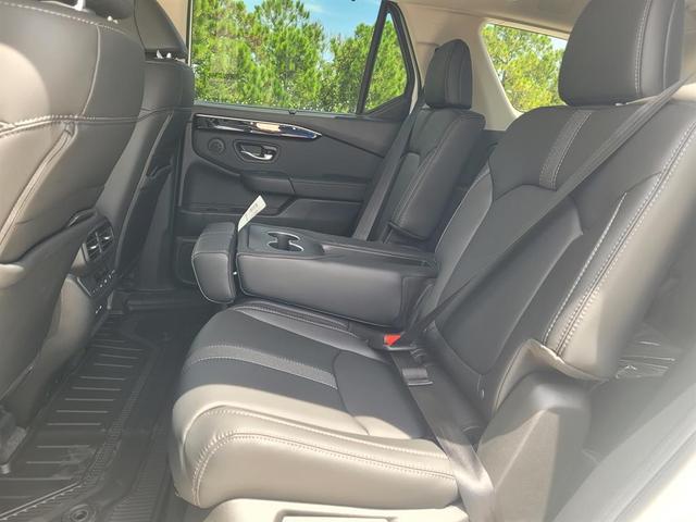 Photo of 2025 White Honda Pilot
