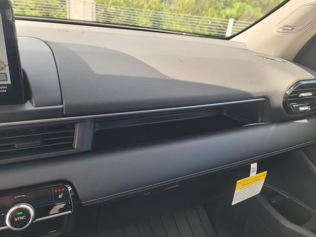 Photo of 2025 White Honda Pilot