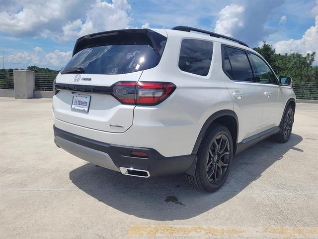 Photo of 2025 White Honda Pilot