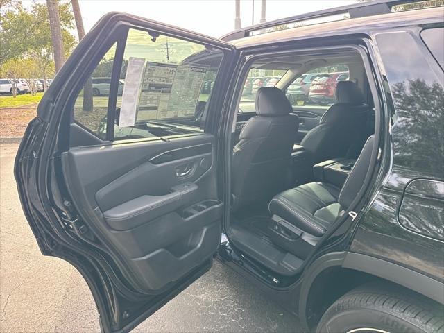 Photo of 2025 Black Honda Pilot