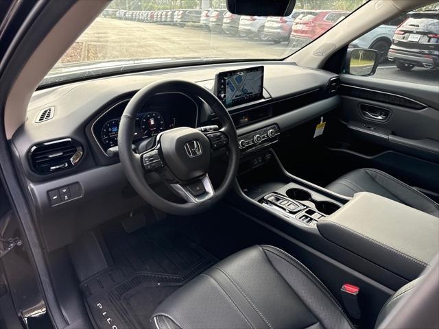 Photo of 2025 Black Honda Pilot