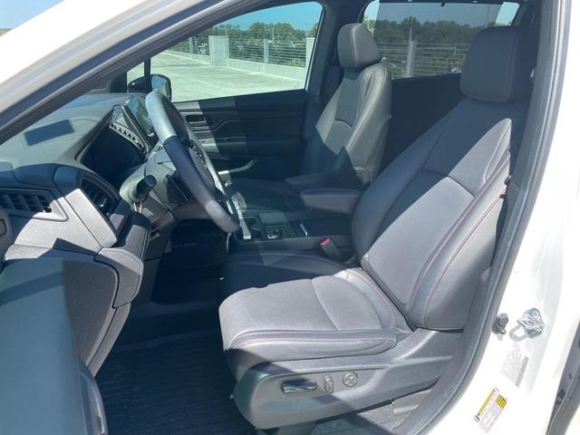 Photo of 2024 Platinum White Pearl Honda Odyssey