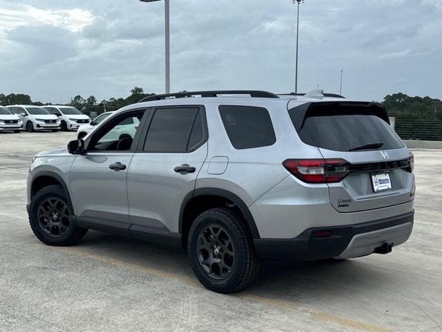 Photo of 2025 Silver Honda Pilot