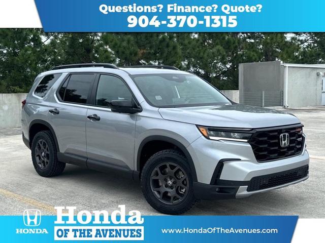 Photo of 2025 Silver Honda Pilot