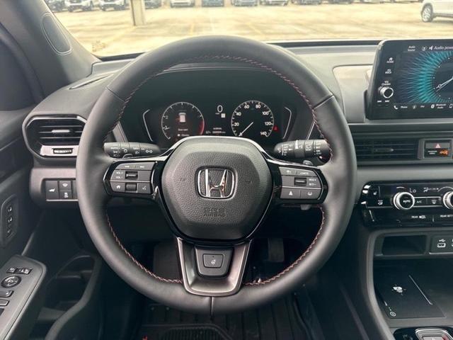 Photo of 2025 Silver Honda Pilot