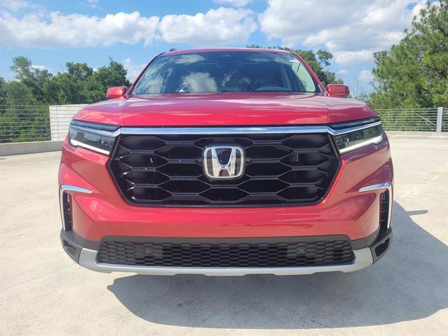 Photo of 2025 Red Honda Pilot