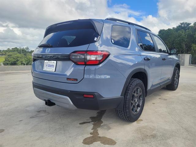 Photo of 2025 Gray Honda Pilot