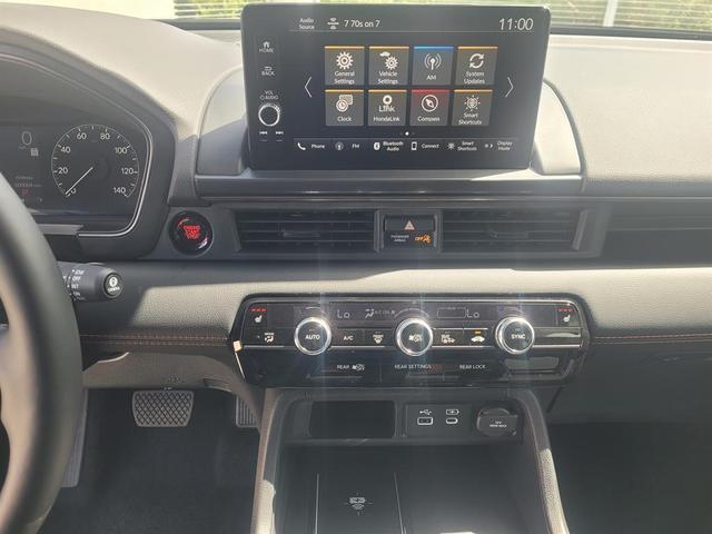 Photo of 2025 Gray Honda Pilot