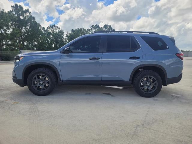 Photo of 2025 Gray Honda Pilot