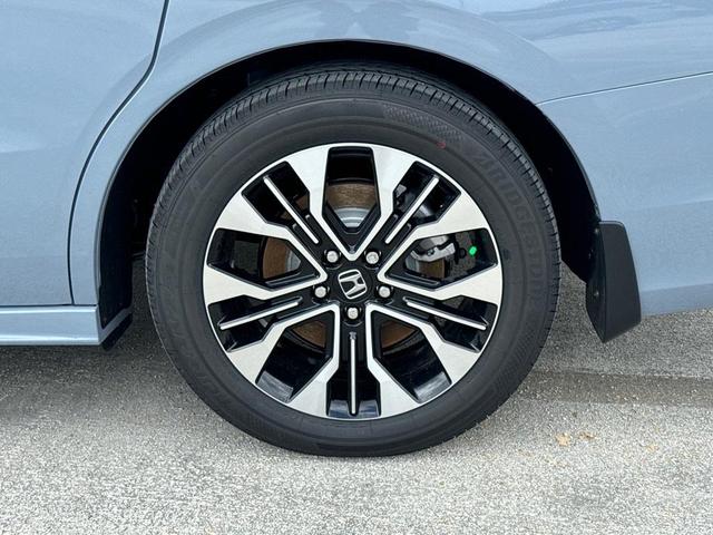 Photo of 2025 Gray Honda Odyssey