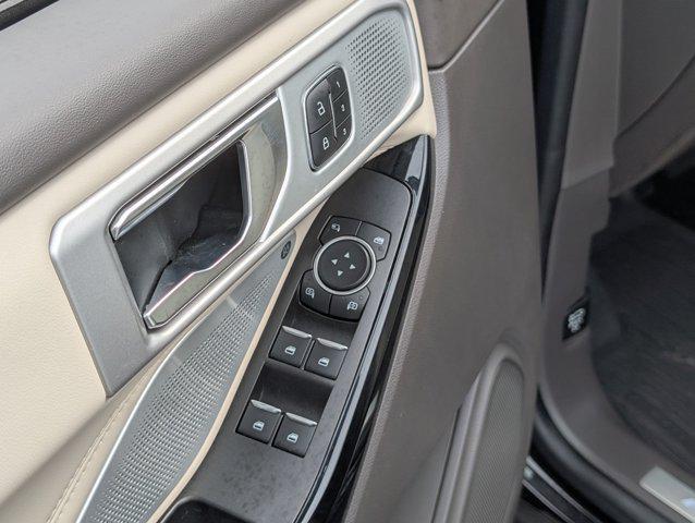 Photo of 2022 Agate Black Metallic Ford Explorer