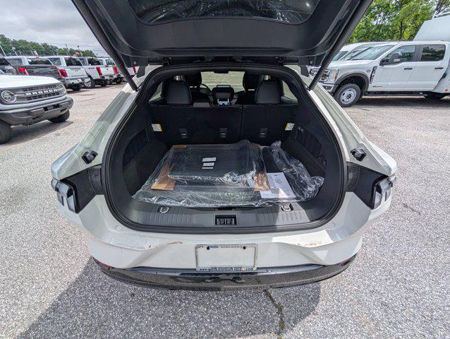 Photo of 2025 Star White Metallic Tri-Coat Ford Mustang Mach-E