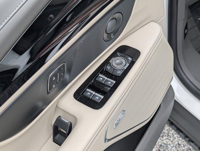 Photo of 2025 White Platinum Metallic Tri-Coat Lincoln Nautilus