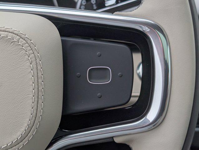 Photo of 2025 White Platinum Metallic Tri-Coat Lincoln Nautilus