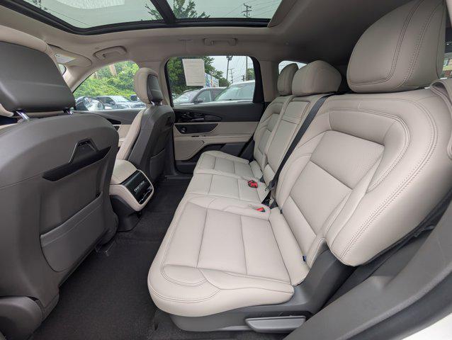 Photo of 2025 White Platinum Metallic Tri-Coat Lincoln Nautilus