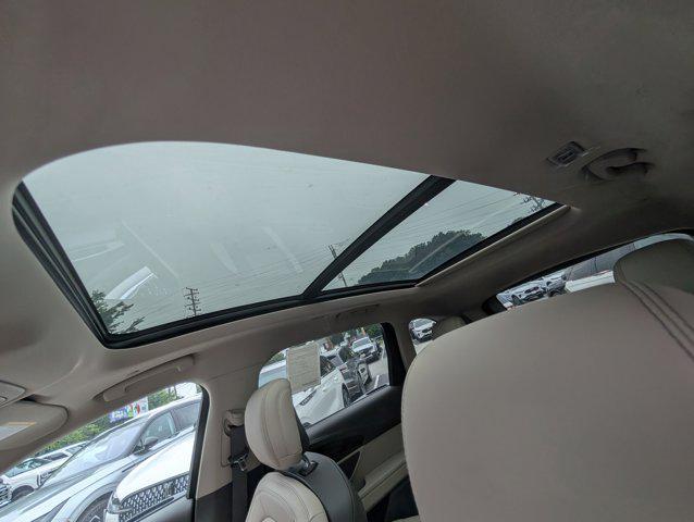 Photo of 2025 White Platinum Metallic Tri-Coat Lincoln Nautilus