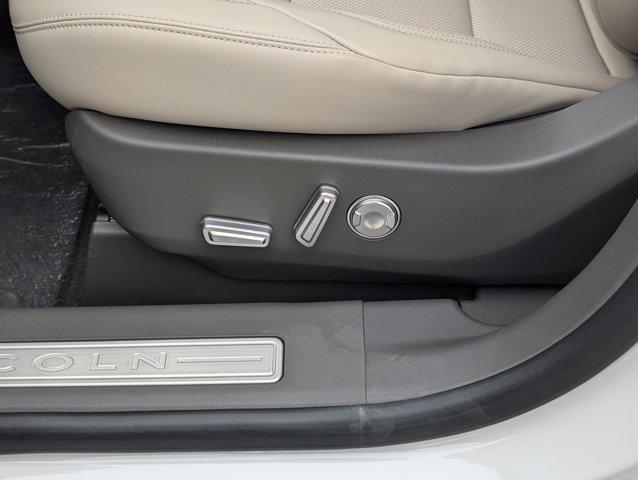 Photo of 2025 White Platinum Metallic Tri-Coat Lincoln Nautilus