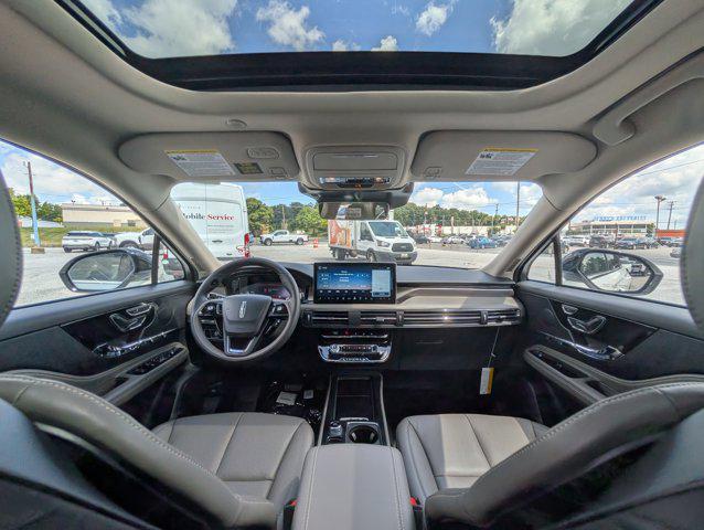 Photo of 2025 Pristine White Metallic Tri-Coat Lincoln Corsair