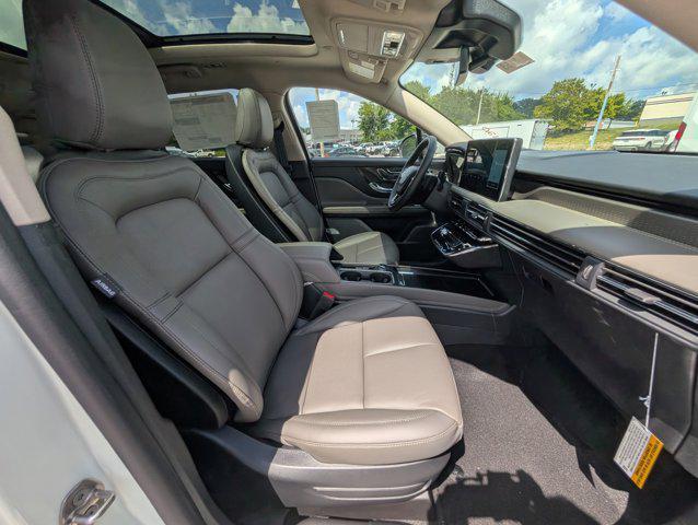 Photo of 2025 Pristine White Metallic Tri-Coat Lincoln Corsair