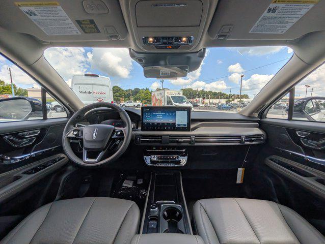 Photo of 2025 Pristine White Metallic Tri-Coat Lincoln Corsair
