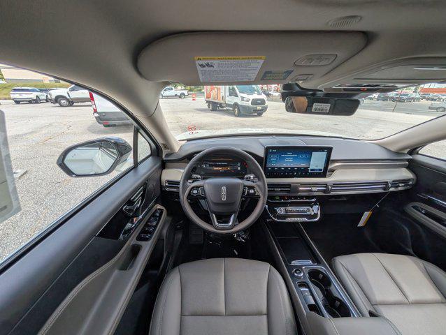 Photo of 2025 Pristine White Metallic Tri-Coat Lincoln Corsair