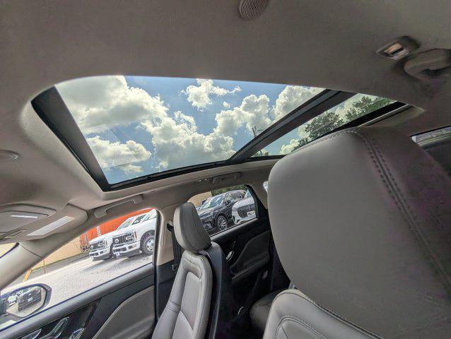Photo of 2025 Pristine White Metallic Tri-Coat Lincoln Corsair