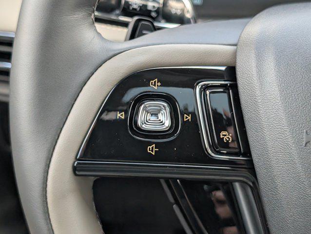 Photo of 2025 Pristine White Metallic Tri-Coat Lincoln Corsair