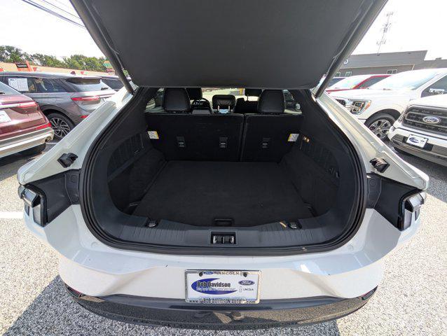 Photo of 2022 Star White Metallic Tri-Coat Ford Mustang Mach-E