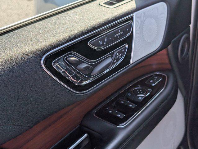 Photo of 2021 Pristine White Lincoln Navigator