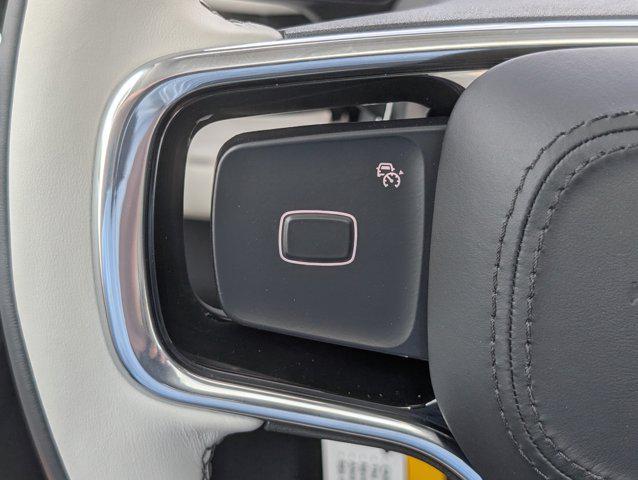 Photo of 2025 Pristine White Metallic Tri-Coat Lincoln Navigator