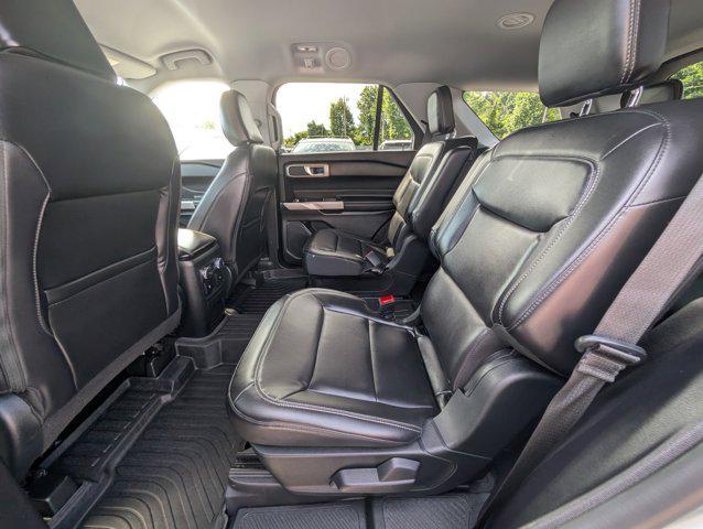 Photo of 2022 Iconic Silver Metallic Ford Explorer