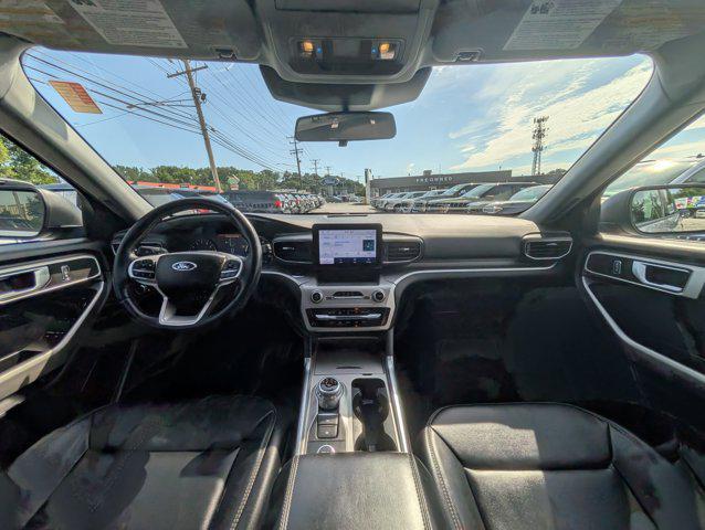 Photo of 2022 Iconic Silver Metallic Ford Explorer