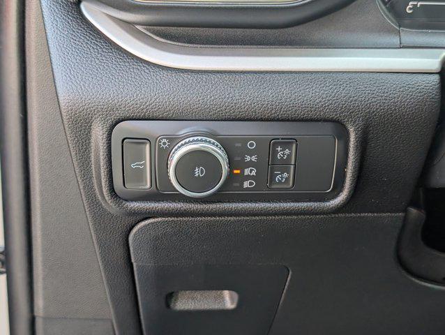 Photo of 2022 Iconic Silver Metallic Ford Explorer