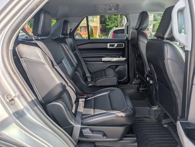 Photo of 2022 Iconic Silver Metallic Ford Explorer