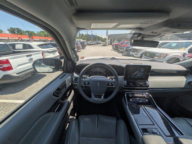 Photo of 2021 White Lincoln Navigator