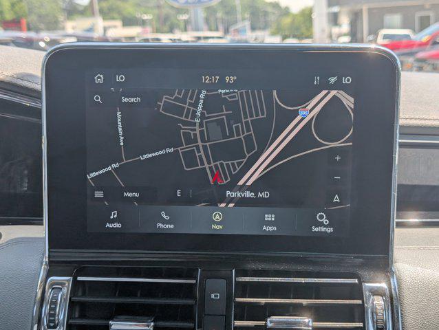 Photo of 2021 White Lincoln Navigator