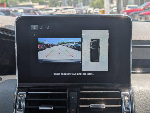 Photo of 2021 White Lincoln Navigator