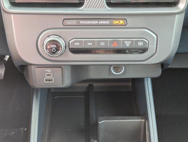Photo of 2025 Oxford White Ford Maverick