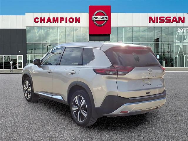 Photo of 2023 Champagne Silver Metallic Nissan Rogue