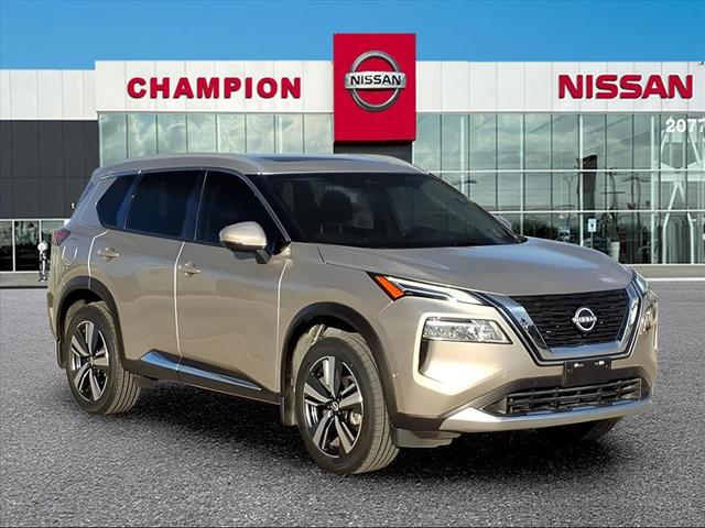Photo of 2023 Champagne Silver Metallic Nissan Rogue