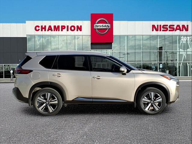 Photo of 2023 Champagne Silver Metallic Nissan Rogue