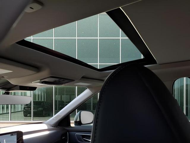 Photo of 2023 Champagne Silver Metallic Nissan Rogue